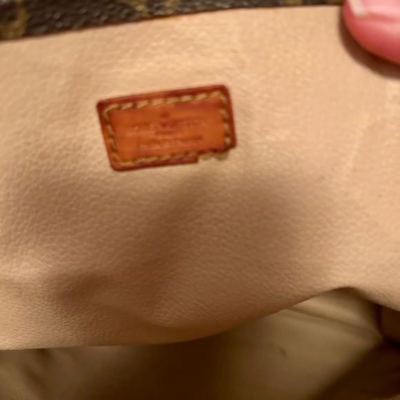 Louis Vuitton Sac Plat tote bag, a classic and versatile "flat bag" design. - Picture 7 of 16